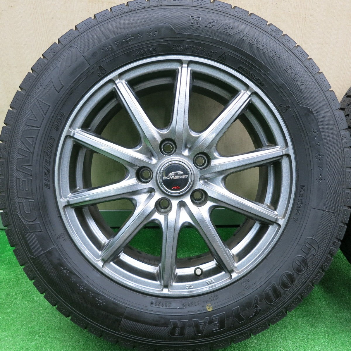 [送料無料] バリ溝！22年！キレイ！ほぼ10分★スタッドレス 215/65R16 グッドイヤー アイスナビ7 SCHNEIDER MiD シュナイダー 16インチ PCD114.3/5H★4100203HAス