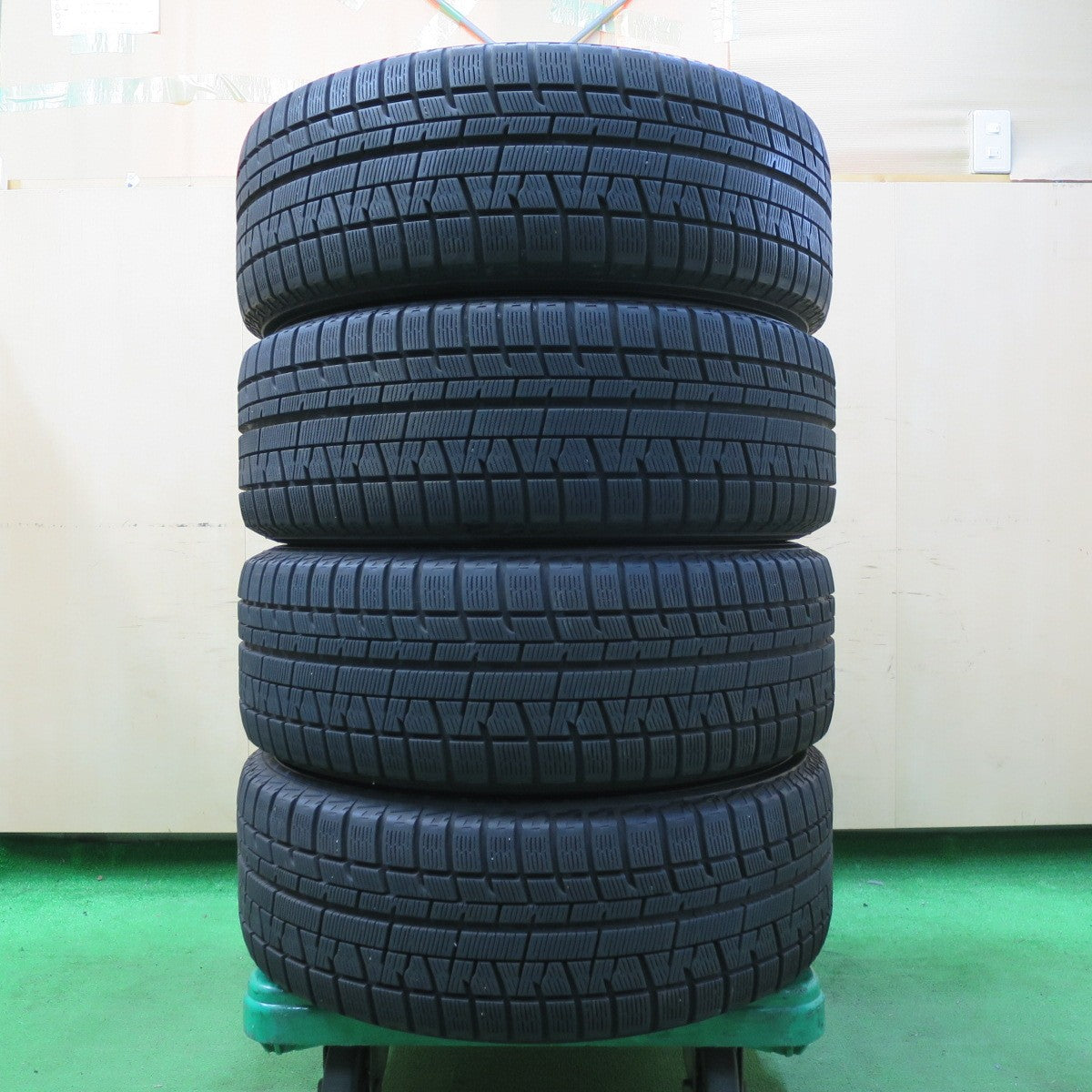 *送料無料* バリ溝！キレイ！9.5分以上★スタッドレス 215/55R17 ヨコハマ アイスガード iG50 プラス VELVA KEVIN ヴェルヴァ PCD114.3/5H★4071607イス