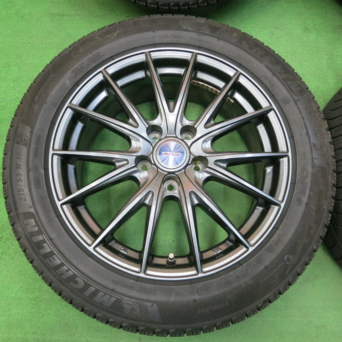 *送料無料* バリ溝！キレイ！9分★スタッドレス 215/55R17 ミシュラン X-ICE3+ VELVA SPORTZ ヴェルヴァ 17インチ PCD114.3/5H★4031904イス