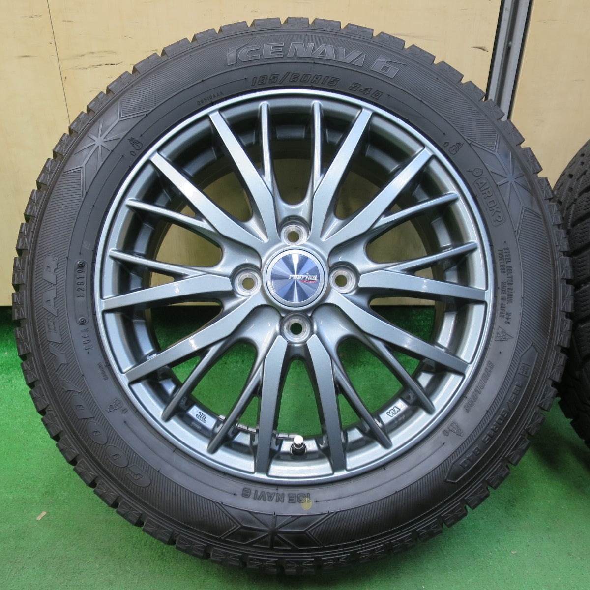 [送料無料] バリ溝！キレイ！ほぼ10分★スタッドレス 185/60R15 グッドイヤー アイスナビ6 ravrion RM01 ラブリオン 15インチ PCD100/4H★4110303イス