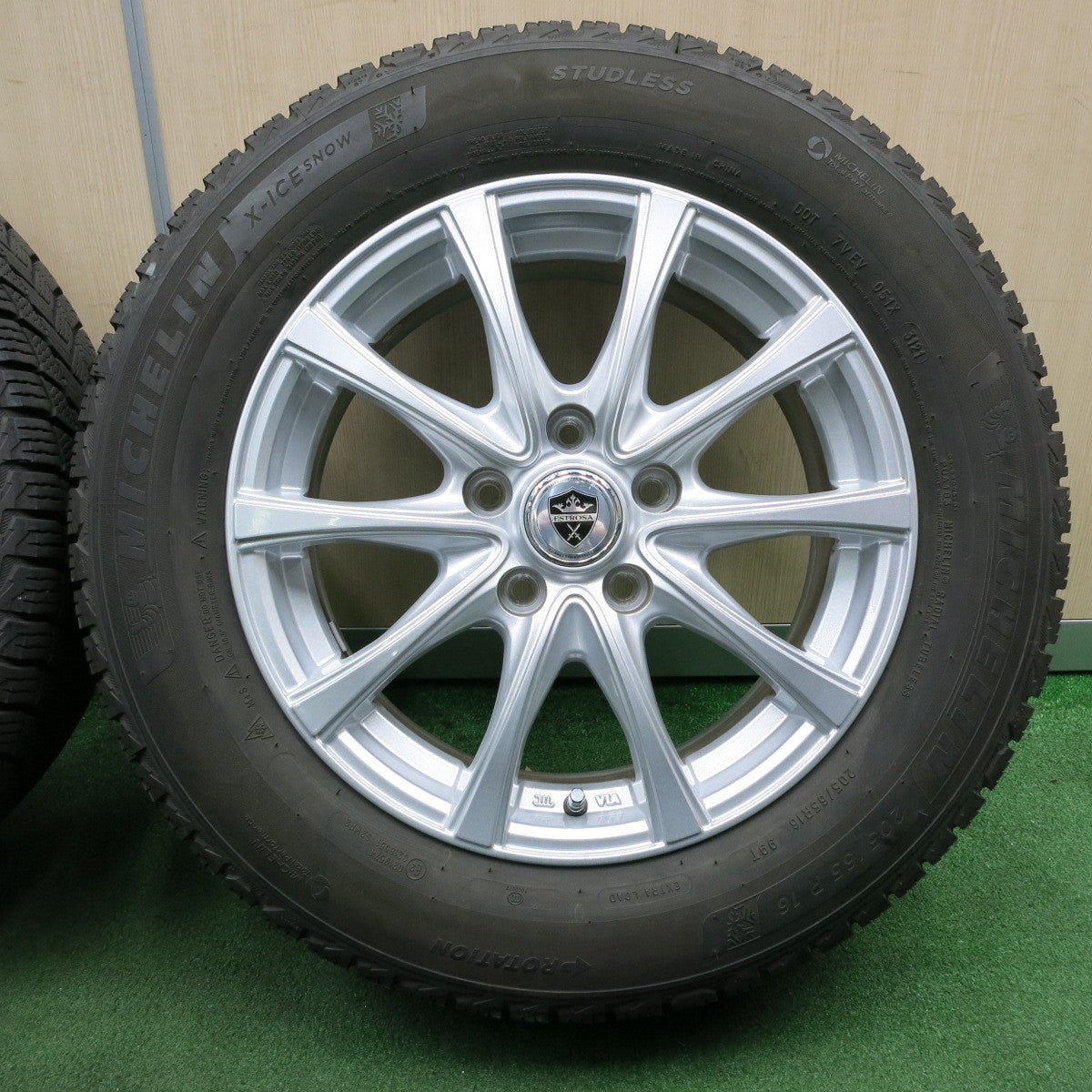 *送料無料* バリ溝！21年！綺麗！8.5分★スタッドレス 205/65R16 ミシュラン X-ICE SNOW ESTROSA エステローザ  16インチ PCD114.3/5H★4042502NJス