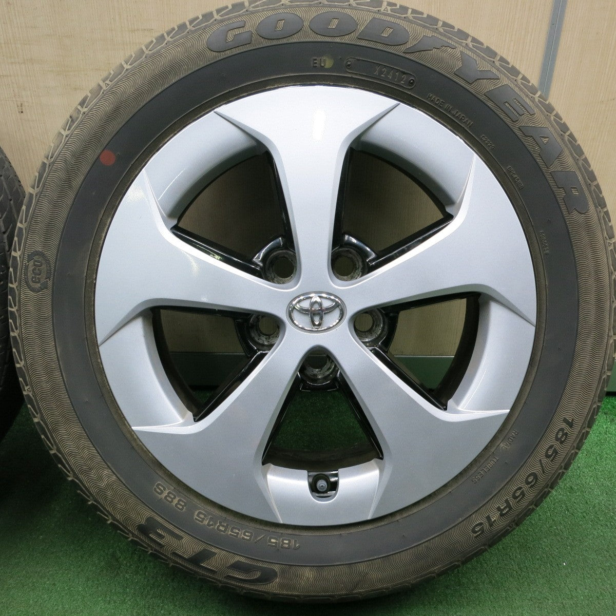 *送料無料* キレイ★トヨタ 30系 プリウス 純正 185/65R15 グッドイヤー GT3 15インチ PCD100/5H★4042706HAノ