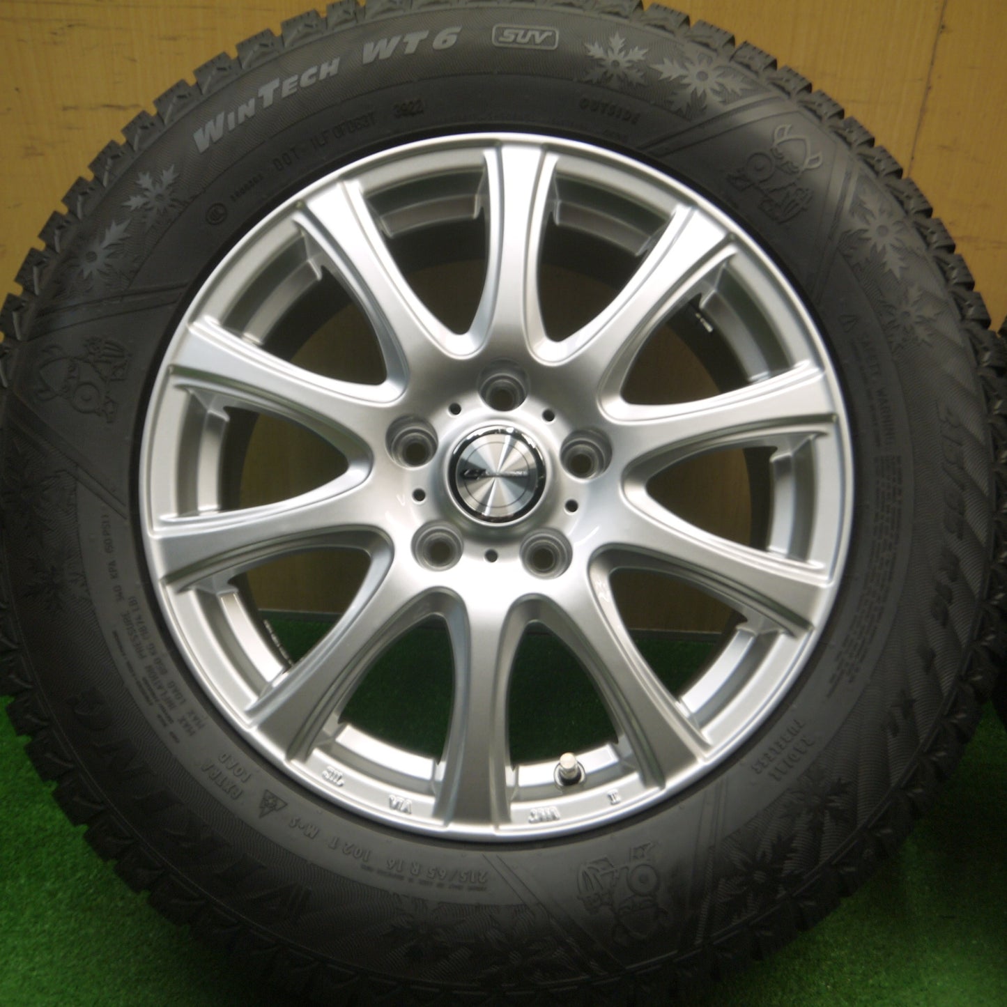 [送料無料] バリ溝！22年！キレイ！9.5分以上★スタッドレス 215/65R16 バイキング WINTECH WT6 SUV LAUFBAHN ラウフバーン 16インチ PCD114.3/5H★4121109Hス