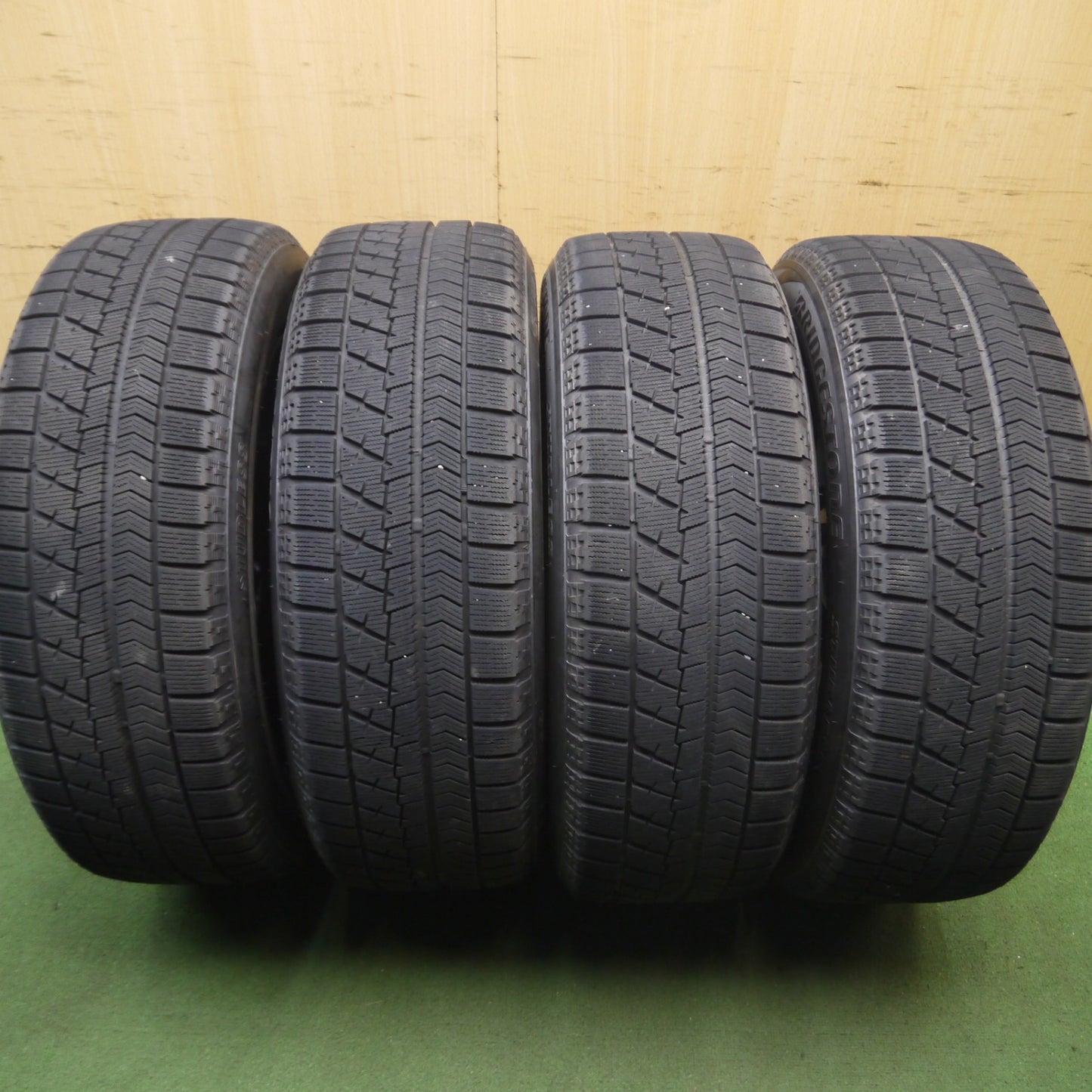 *送料無料* キレイ★スタッドレス 215/60R17 ブリヂストン ブリザック VRX Laffite ラフィット 17インチ PCD114.3/5H★4061902Hス