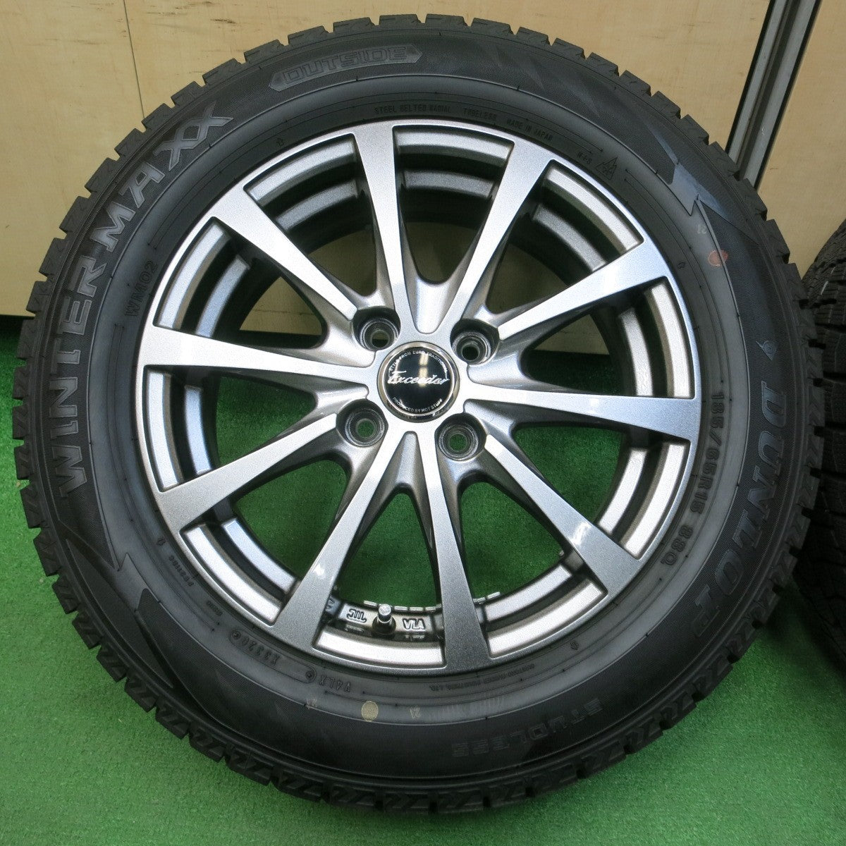 *送料無料* バリ溝！20年！綺麗！9.5分★スタッドレス 185/65R15 ダンロップ ウインターマックス WM02 Exceeder エクシーダー 15インチ PCD100/4H★4042501イス