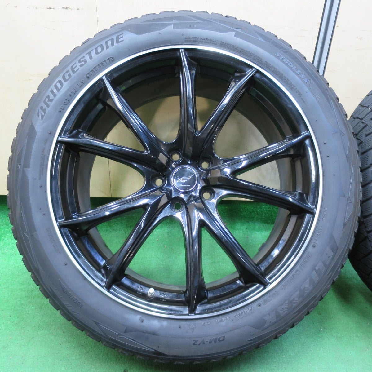 *送料無料* 4本価格★スタッドレス 235/55R20 ブリヂストン ブリザック DM-V2 MANARAY SPORT マナレイスポーツ PCD114.3/5H★4072901イス