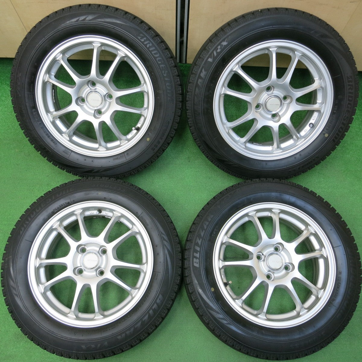 *送料無料* バリ溝！キレイ！8.5分★スタッドレス 175/65R15 ブリヂストン ブリザック VRX ECO FORME エコフォルム 15インチ PCD100/4H★4040205イス