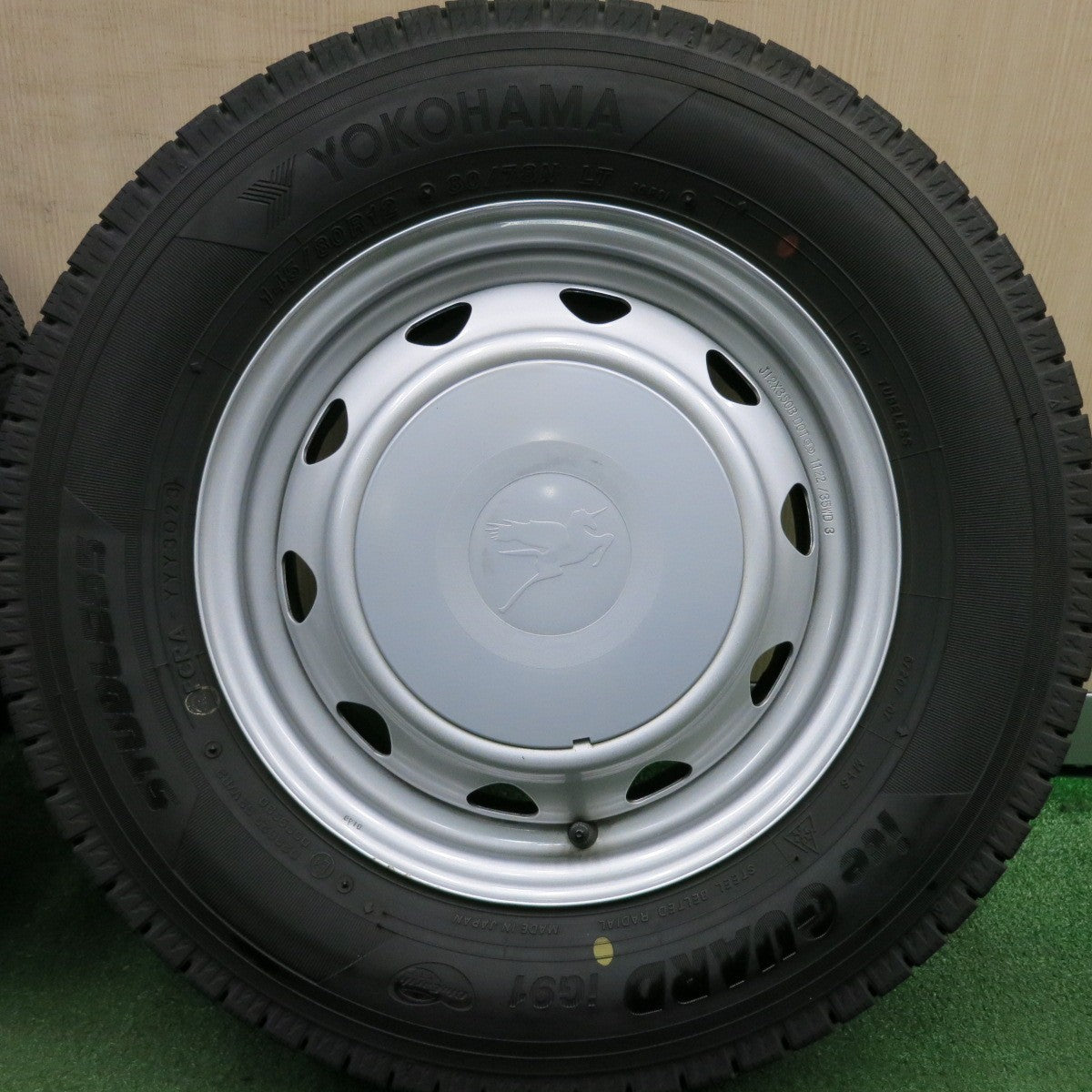 *送料無料* バリ溝！23年！キレイ！9.5分★スタッドレス 145/80R12 ヨコハマ アイスガード iG91 スチール PCD100 110 114.3/4H マルチ★4052401HAス