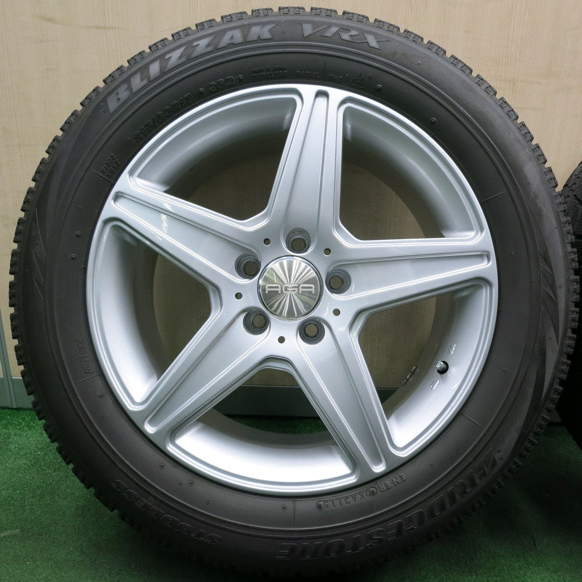 *送料無料* キレイ★ベンツ 等 AGA Burg 215/60R17 スタッドレス ブリヂストン ブリザック VRX 17インチ PCD112/5H★4032905NJス