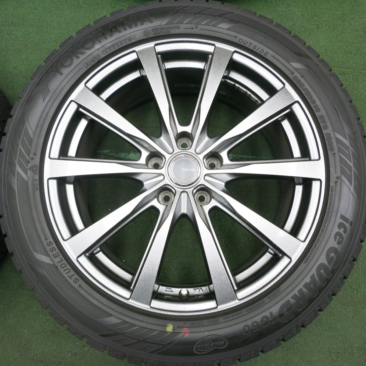 *送料無料* バリ溝！キレイ！ほぼ10分★スタッドレス 235/50R18 ヨコハマ アイスガード iG60 GRASS グラス 18インチ PCD114.3/5H★4060104HAス