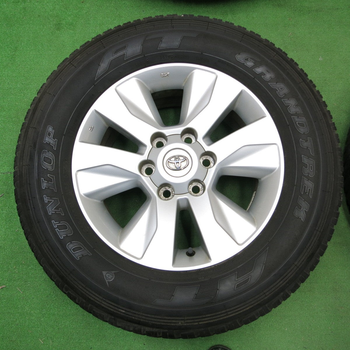 *送料無料* キレイ★トヨタ GUN125 ハイラックス 純正 265/65R17 ダンロップ グラントレック AT25 17インチ PCD139.7/6H★4062502ナノ