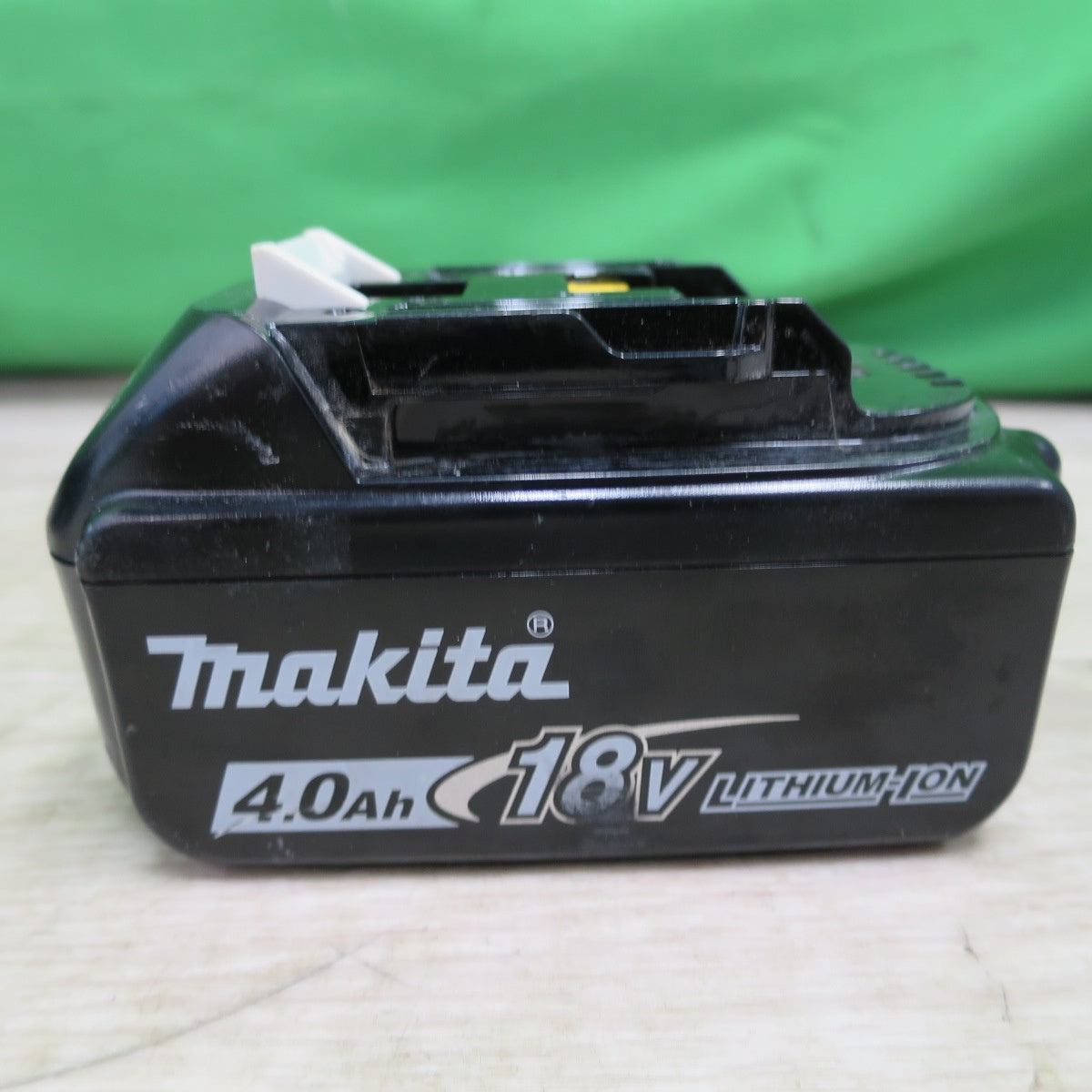 [送料無料] バッテリー2個＆ビット付！キレイ☆マキタ 24mm 充電式 ハンマドリル HR244D 電動 工具 ハンマードリル☆