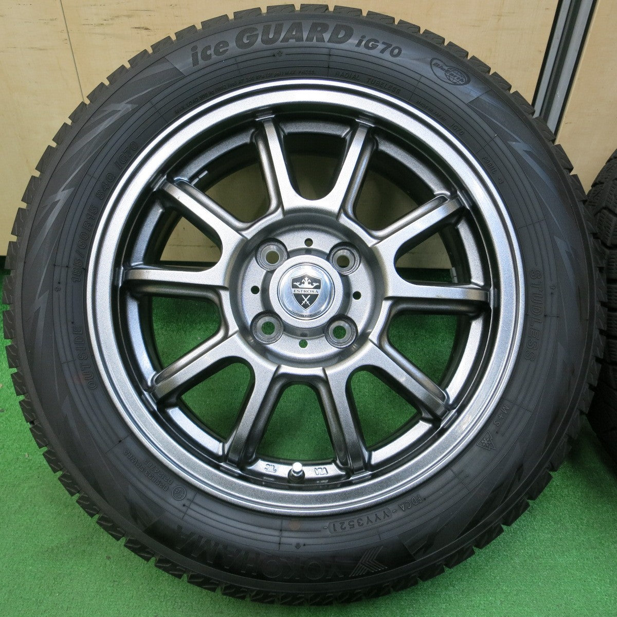 *送料無料* バリ溝！21年！キレイ！ほぼ10分★スタッドレス 185/60R15 ヨコハマ アイスガード iG70 ESTROSA エステローザ 15インチ PCD100/4H★4042406イス