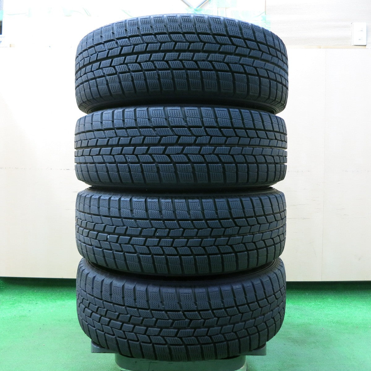 *送料無料* バリ溝！キレイ！9.5分以上★スタッドレス 195/65R15 グッドイヤー アイスナビ6 社外 アルミ 15インチ PCD114.3/5H★4050308イス