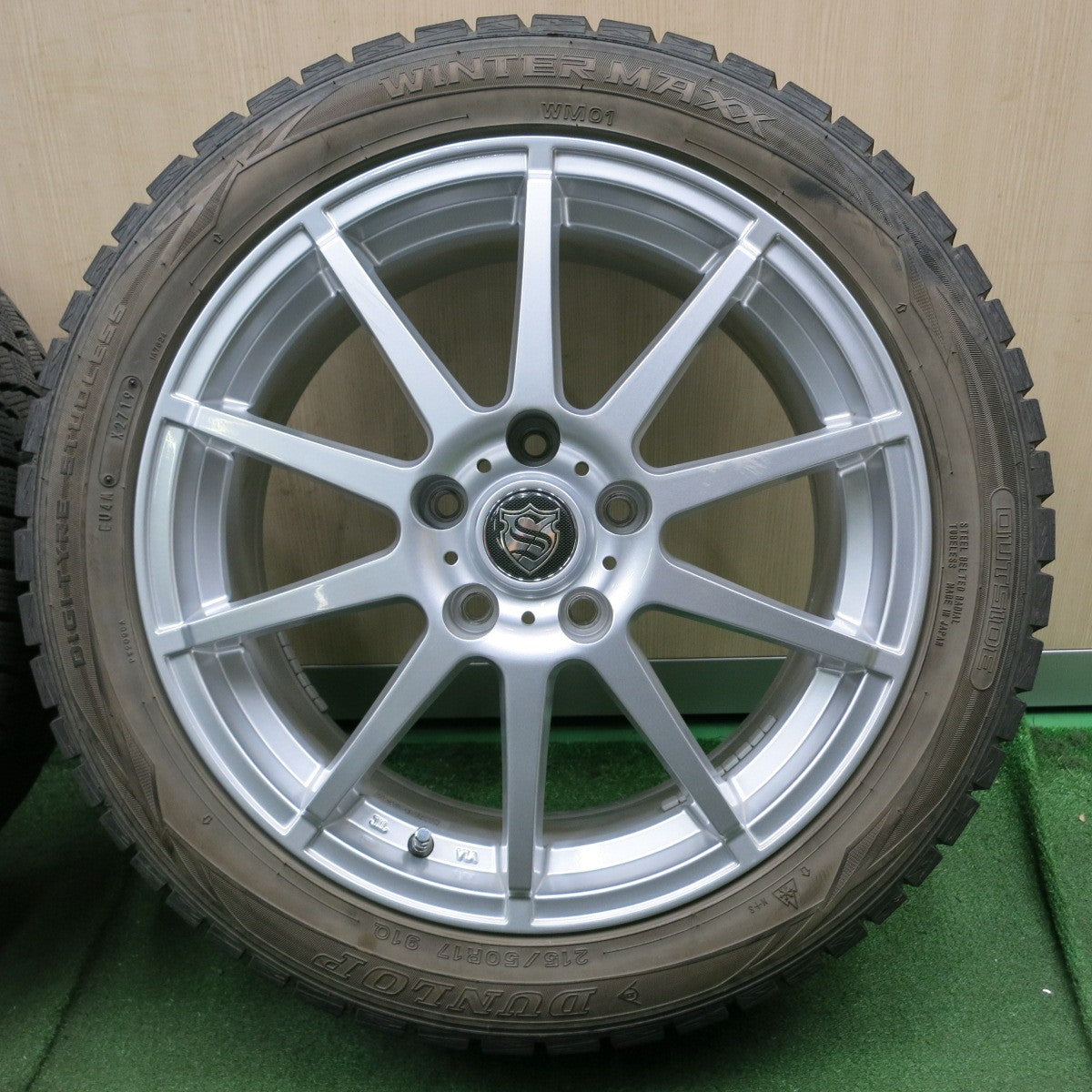 *送料無料* バリ溝！キレイ！9.5分以上★スタッドレス 215/50R17 ダンロップ ウインターマックス WM01 社外 アルミ 17インチ PCD114.3/5H★4062903NJス