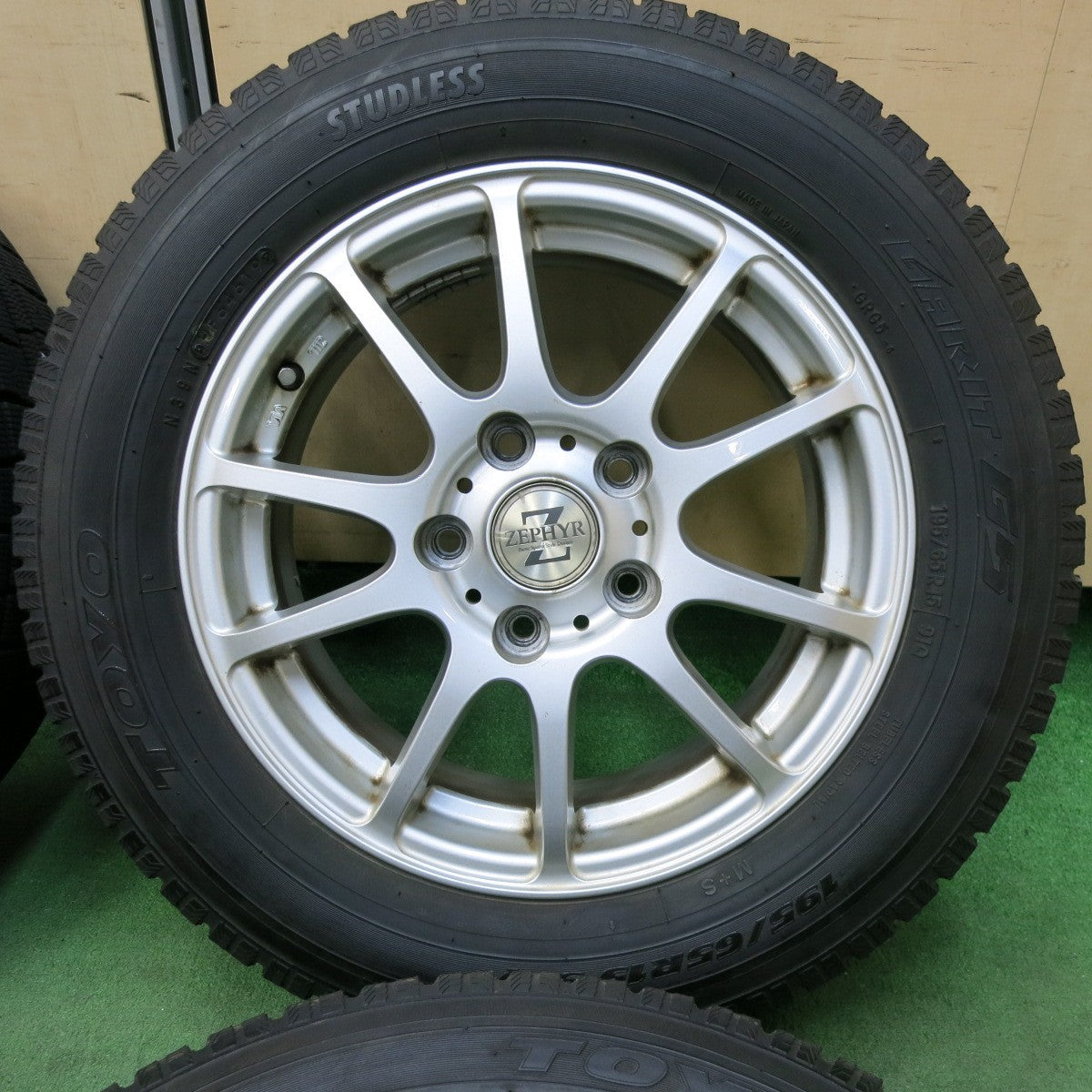 [送料無料] バリ溝！9.5分★スタッドレス 195/65R15 トーヨー ガリット G5 ZEPHYR ゼファー 15インチ PCD114.3/5H★4120604SYス