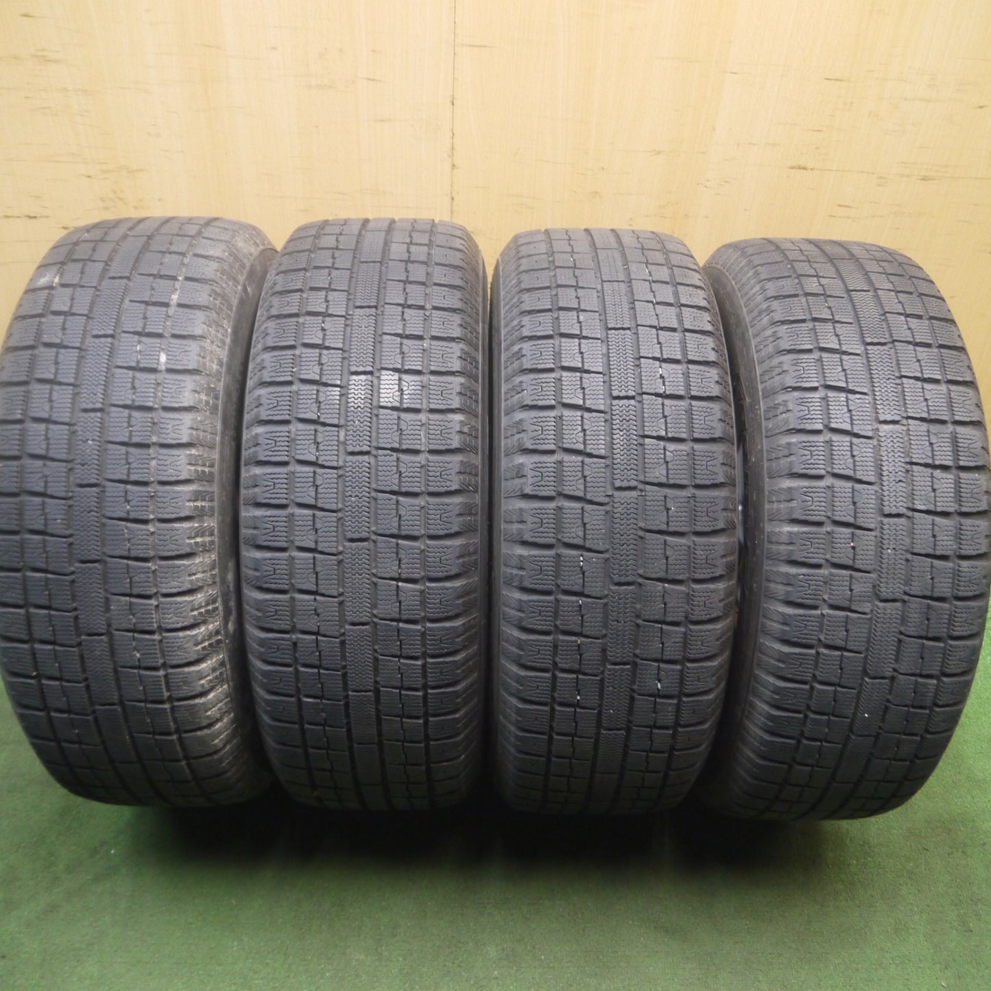 *送料無料* バリ溝！9.5分★スタッドレス 215/60R16 トーヨー ガリット G5 社外 アルミ 16インチ PCD100 114.3/5H マルチ★4072406Hス