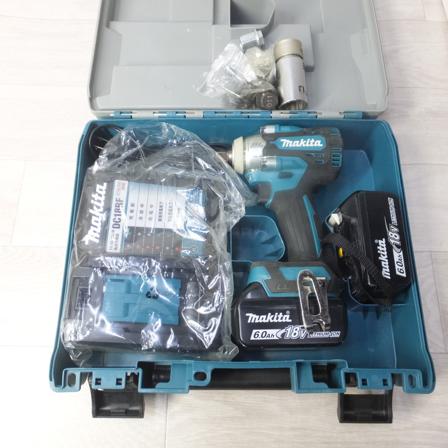 [送料無料] キレイ◆makita マキタ 充電式インパクトレンチ TW300DRGX 18V バッテリー2個 充電器付き 電動工具◆