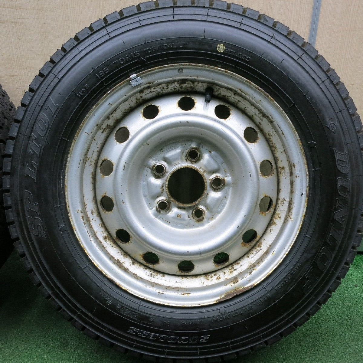 *送料無料* バリ溝！23年！ほぼ10分★スタッドレス 195/70R15 ダンロップ SP LT01 スチール ホイール 15インチ  PCD114.3/5H★4042903HAス