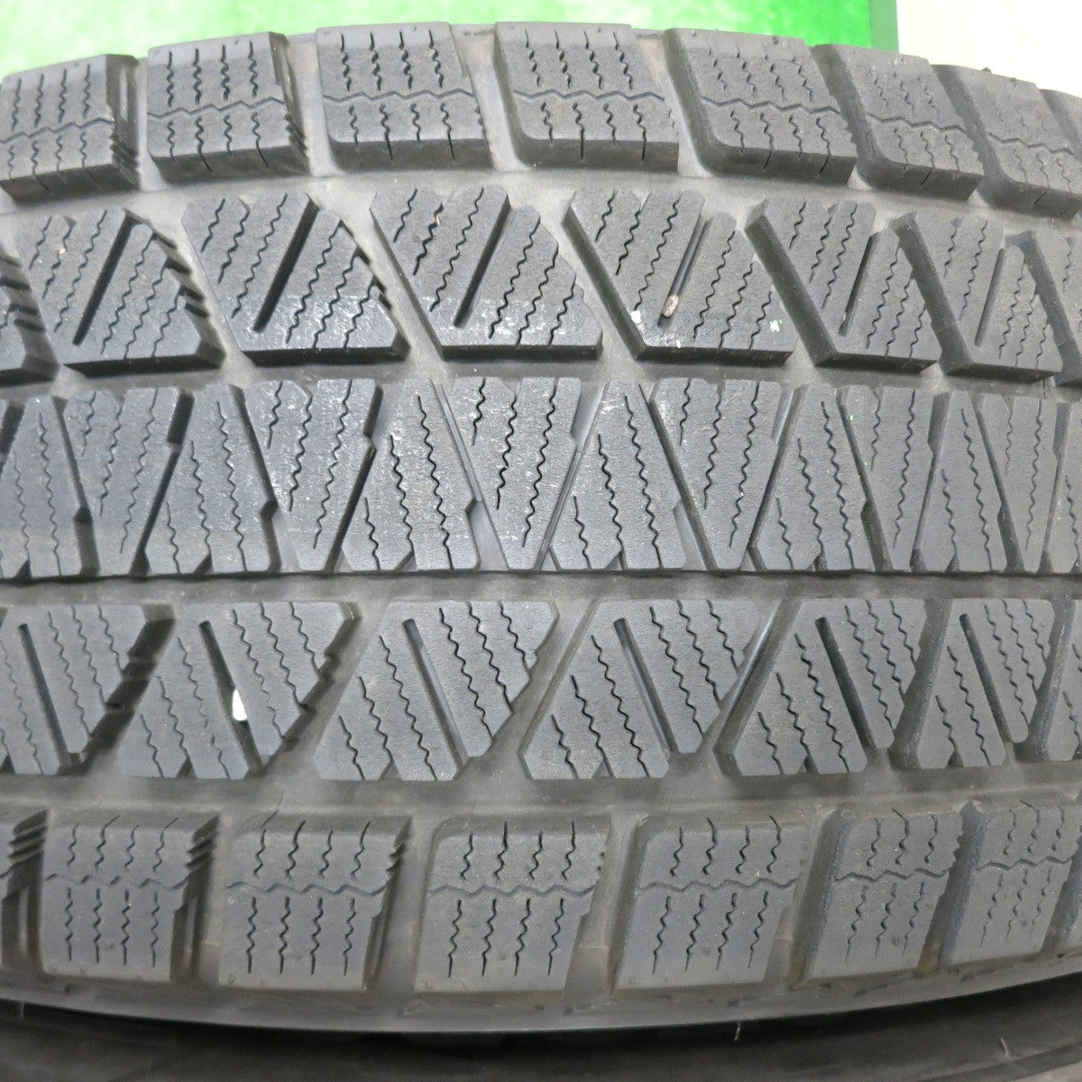 [送料無料] バリ溝！23年！キレイ！9.5分★ランクル等 BAREROCK KOSEI 265/65R18 スタッドレス ブリヂストン ブリザック DM-V3 ベアロック 光生 PCD139.7/6H★4100102NJス