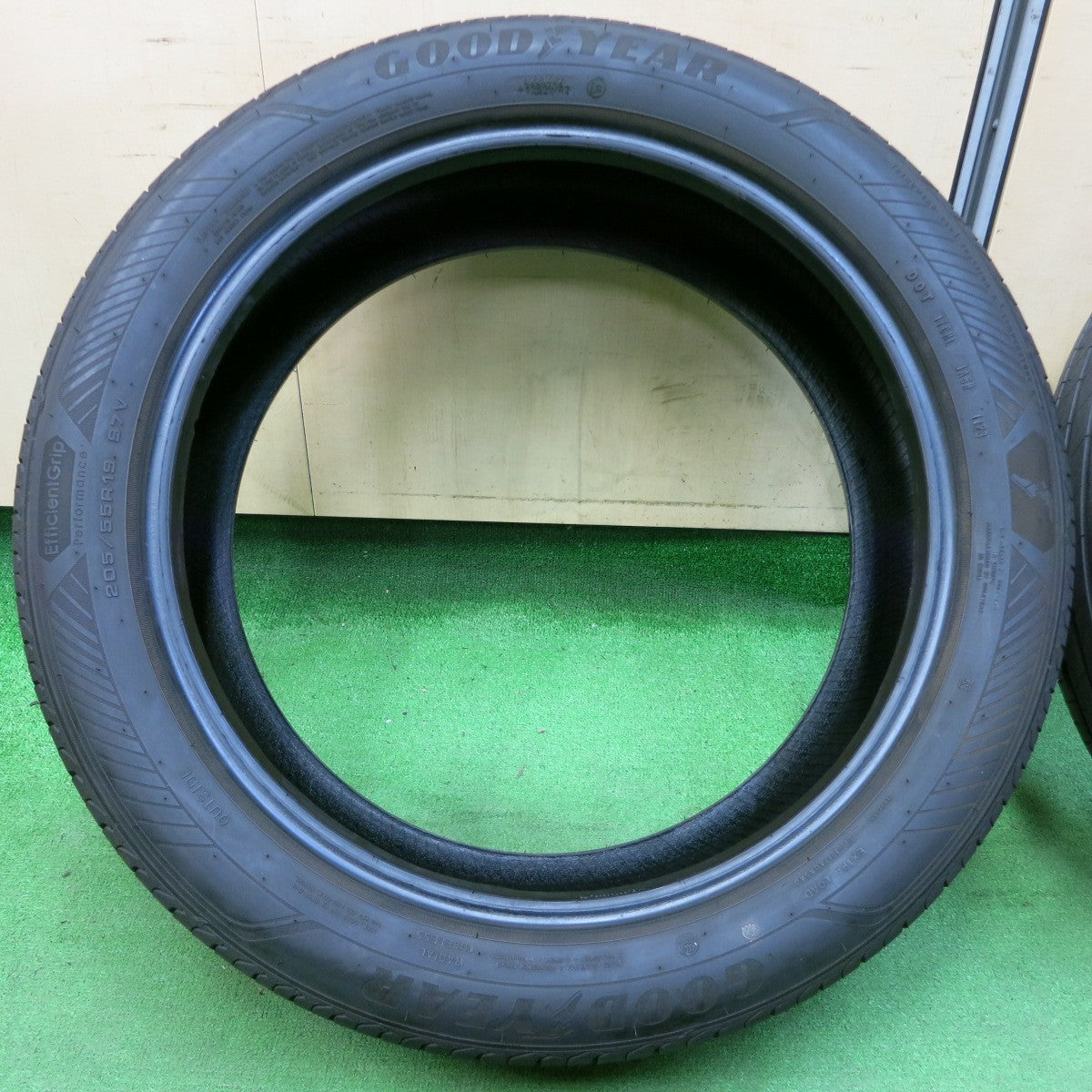 *送料無料* バリ溝！23年！9分★205/55R19 グッドイヤー EfficientGrip Performance エフィシェントグリップ パフォーマンス 19インチ シトロエン等★4051603イノタ