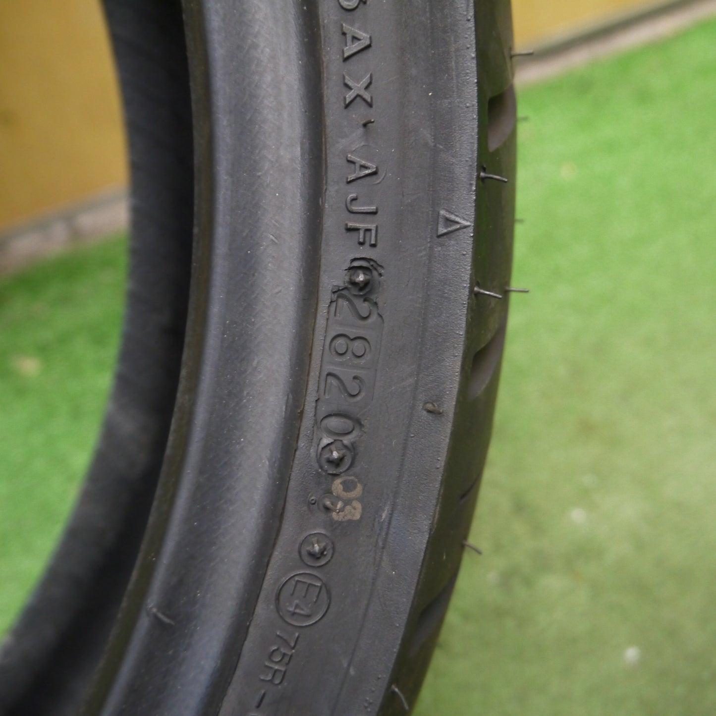 *送料無料* 未使用！20年★バイク タイヤ 140/60R17 シンコー R006 PODIUM SHINKO 17インチ★4061109Hノ