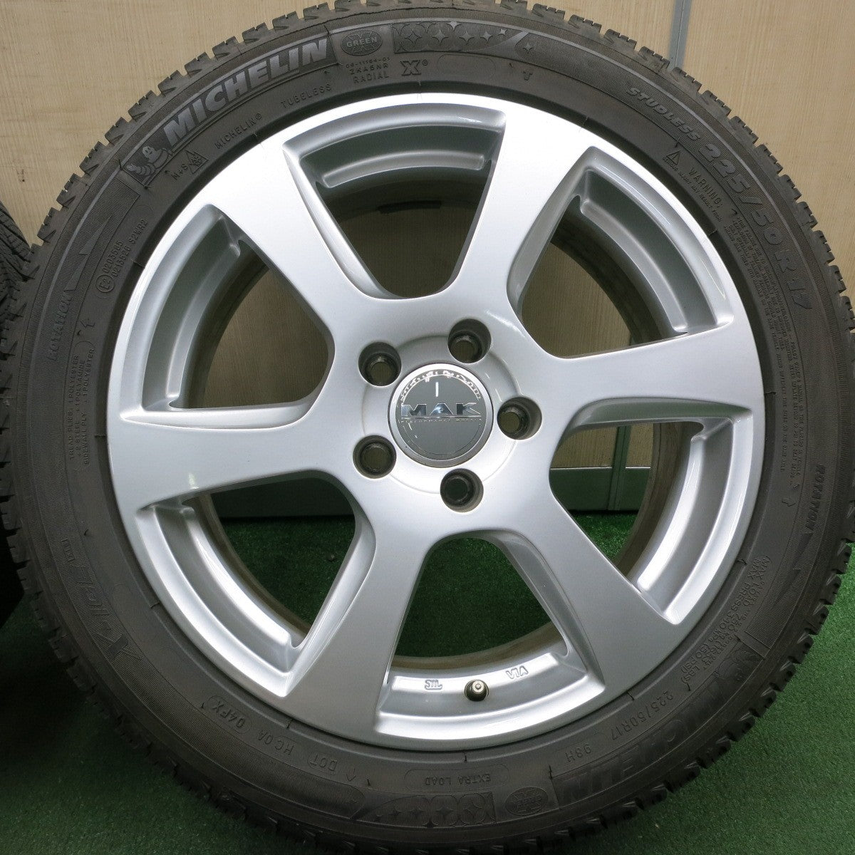 *送料無料* バリ溝！キレイ！9分★ベンツ 等 MAK VINCI 225/50R17 スタッドレス ミシュラン X-ICE XI3 17インチ PCD112/5H★4050604HAス