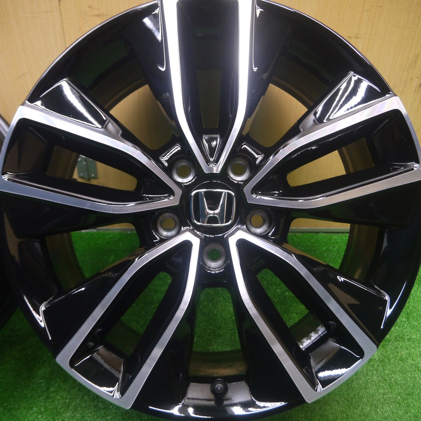 *送料無料* 新車外し★ホンダ RV5 ヴェゼル 純正 ホイール 18インチ 18×7.5J PCD114.3/5H★4090302Hホ