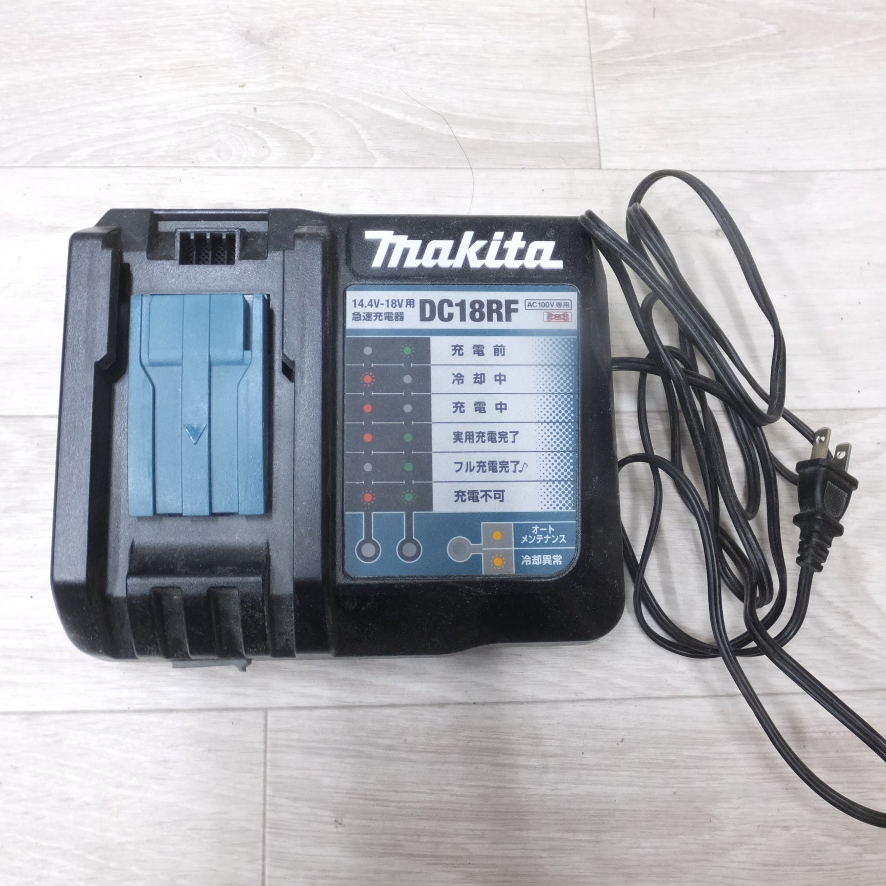 [送料無料] キレイ◆makita マキタ 充電式トリマ RT50D 18V バッテリー 充電器付き 電動工具◆