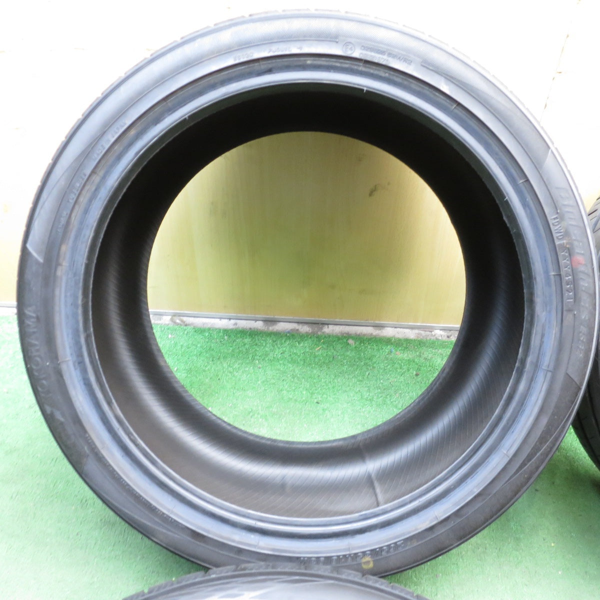 *送料無料* バリ溝！23年！9.5分以上★245/40R18 265/35R18 ヨコハマ BluEarth-GT AE51 タイヤ 18インチ ベンツ BMW 等★4050605KKノタ