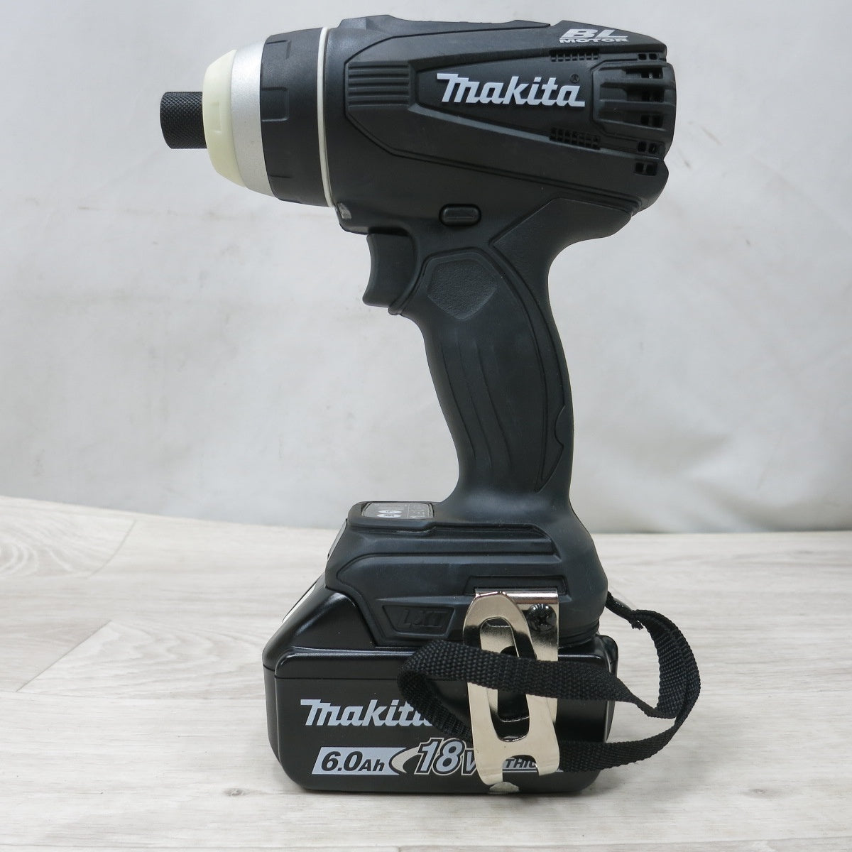 [送料無料] 美品◆makita マキタ 充電式 4モードインパクトドライバ TP141D 18V バッテリー 充電器付き 電動工具◆