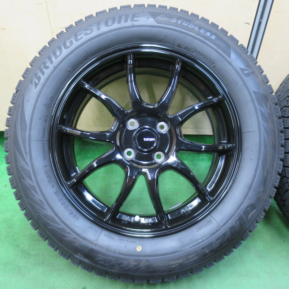 [送料無料] バリ溝！23年！キレイ！ほぼ10分★スタッドレス 195/65R16 ブリヂストン ブリザック VRX2 G-SPEED Gスピード 16インチ PCD100/4H★4101506イス