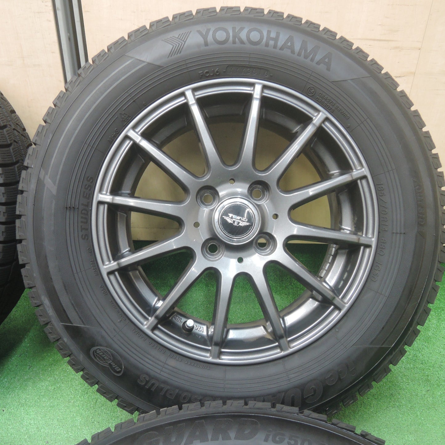 *送料無料* バリ溝！キレイ！9.5分★スタッドレス 185/70R14 ヨコハマ アイスガード iG50 プラス TEAD テッド 14インチ PCD100/4H★4032009SYス