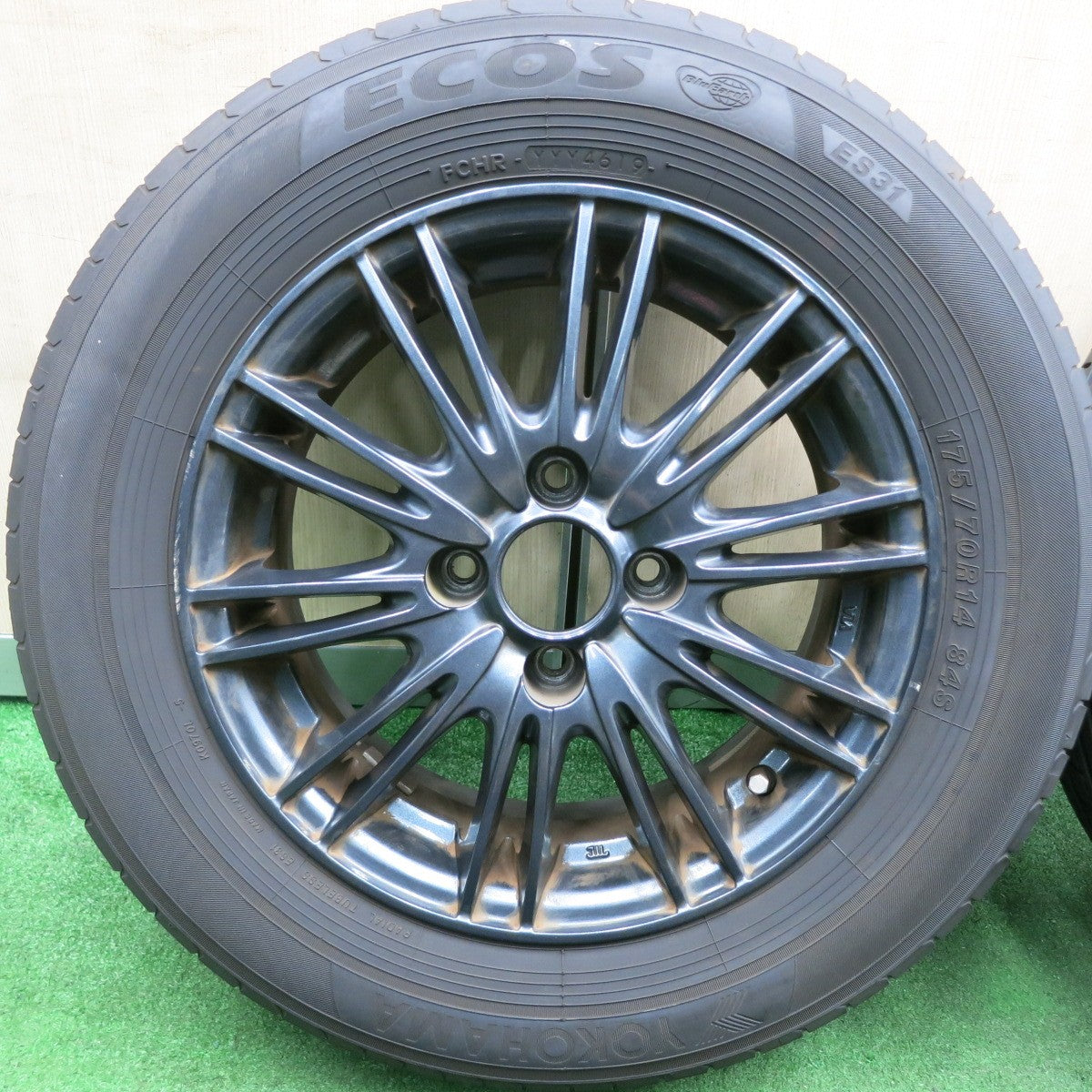 *送料無料* バリ溝！8.5分★175/70R14 ヨコハマ エコス ES31 VELVA ヴェルヴァ 14インチ PCD100/4H★4070204HAノ