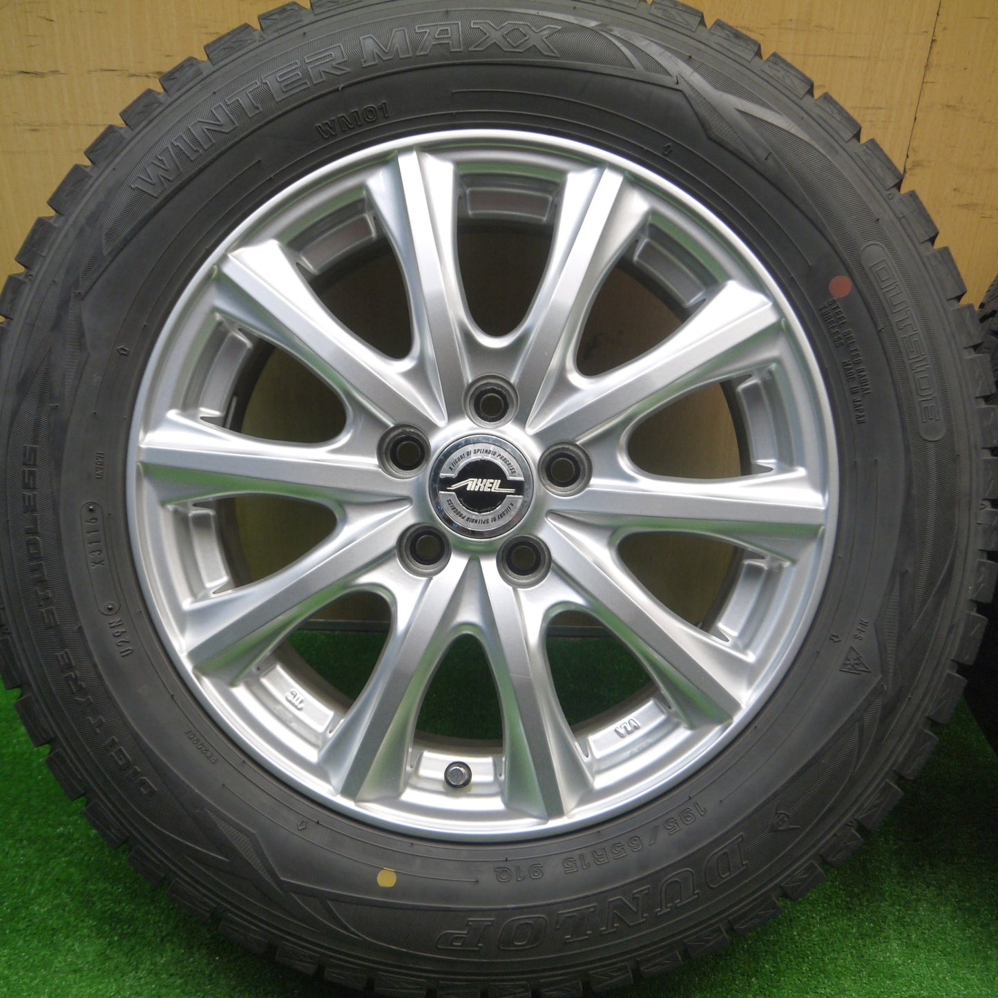 *送料無料* キレイ★プリウス等 195/65R15 スタッドレス ダンロップ ウインターマックス WM01 AXEL アクセル 15インチ PCD100/5H★4090604Hス