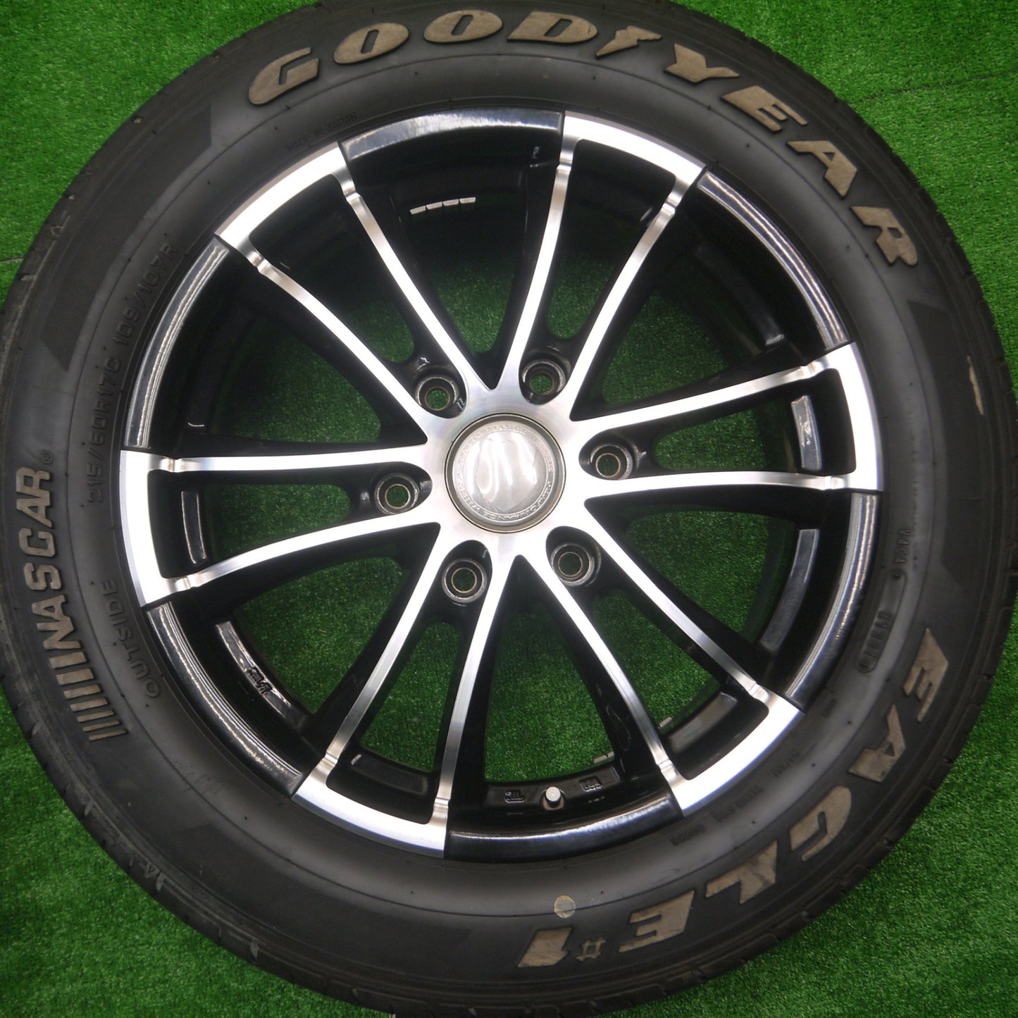 *送料無料* バリ溝！21年！キレイ！9分★ハイエース 等 PERFORMANCE 215/60R17 グッドイヤー イーグル#1 ナスカー ホワイトレター  PCD139.7/6H★4080506Hノ