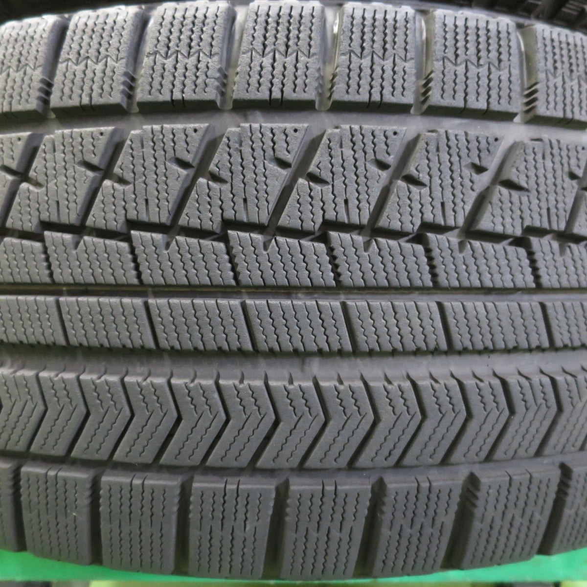 [送料無料] センサー付！バリ溝！キレイ！9.5分★レクサス LS 純正 245/50R19 スタッドレス ブリヂストン ブリザック RFT PCD120/5H★4100707イス