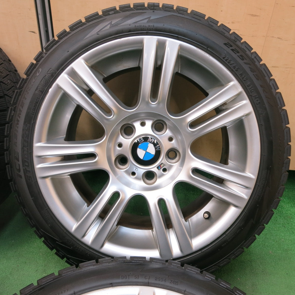 [送料無料] バリ溝！8.5分★BMW 3シリーズ 320i Mスポーツ 純正 225/45R17 スタッドレス ピレリ アイスアシンメトリコ PCD120/5H★4102506SYス