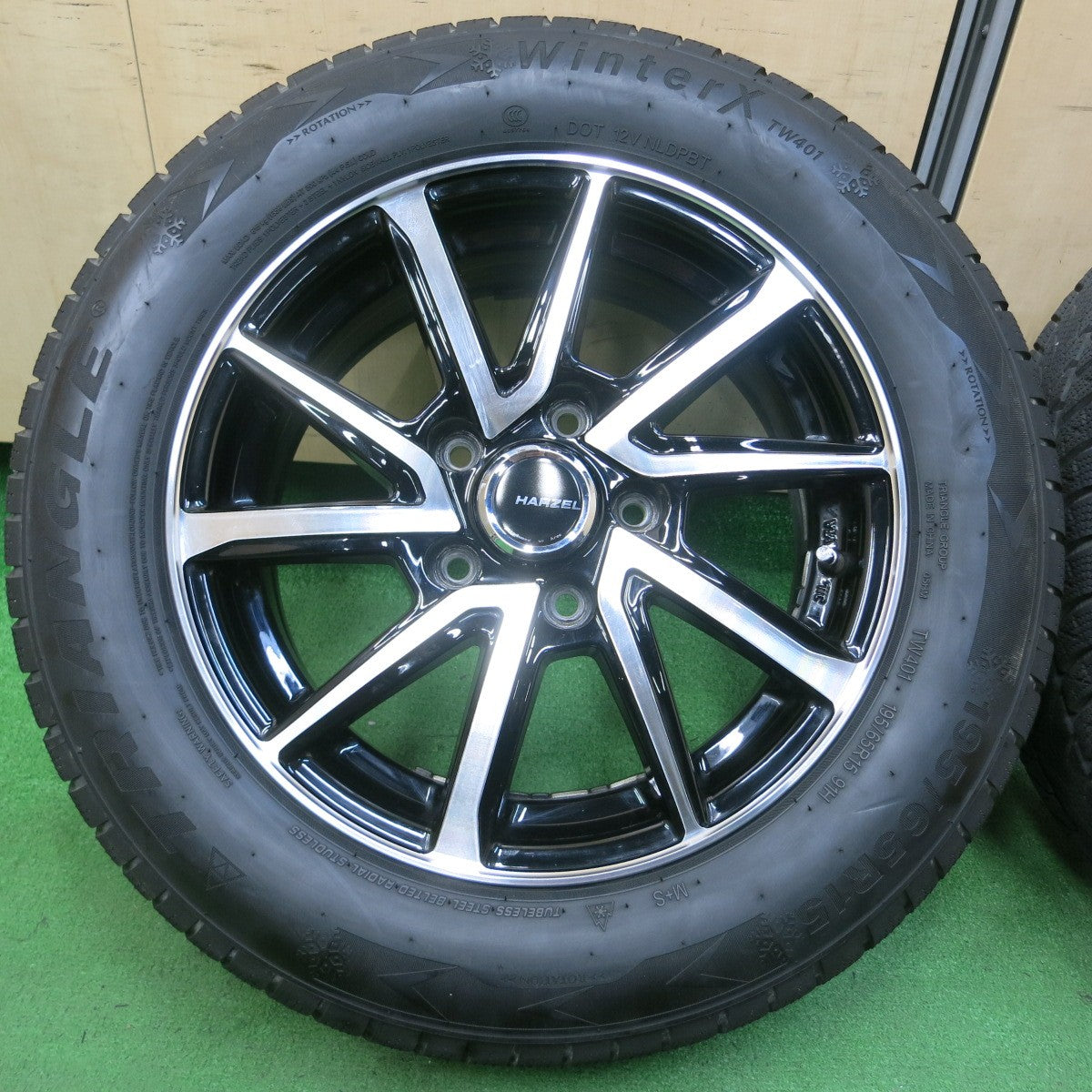 *送料無料* バリ溝！22年！キレイ！8.5分★スタッドレス 195/65R15 トライアングル WinterX TW401 HARZEL Ares  15インチ PCD114.3/5H★4041008イス