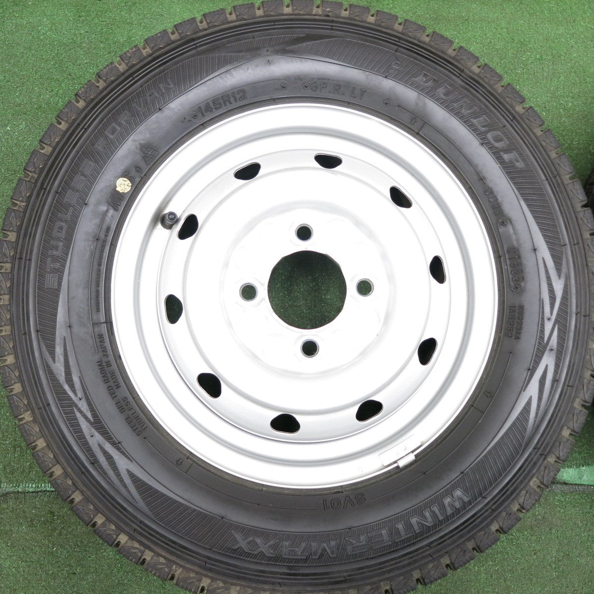 送料無料* バリ溝！22年！綺麗！9.5分☆スタッドレス 145R12 6PR