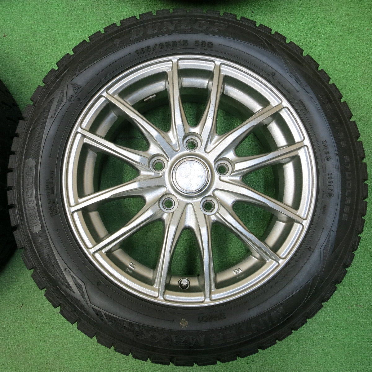 *送料無料* バリ溝！キレイ！9.5分★スタッドレス 185/65R15 ダンロップ ウインターマックス WM01 LEBEN レーベン 15インチ PCD114.3/5H★4041702イス