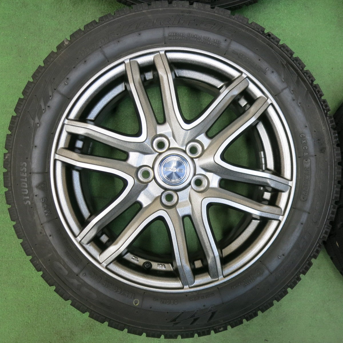 [送料無料] バリ溝！22年！キレイ！9.5分以上★シエンタ 等 185/60R15 スタッドレス トーヨー オブザーブ ガリット GIZ SG-E 15インチ PCD100/5H★4121111SYス