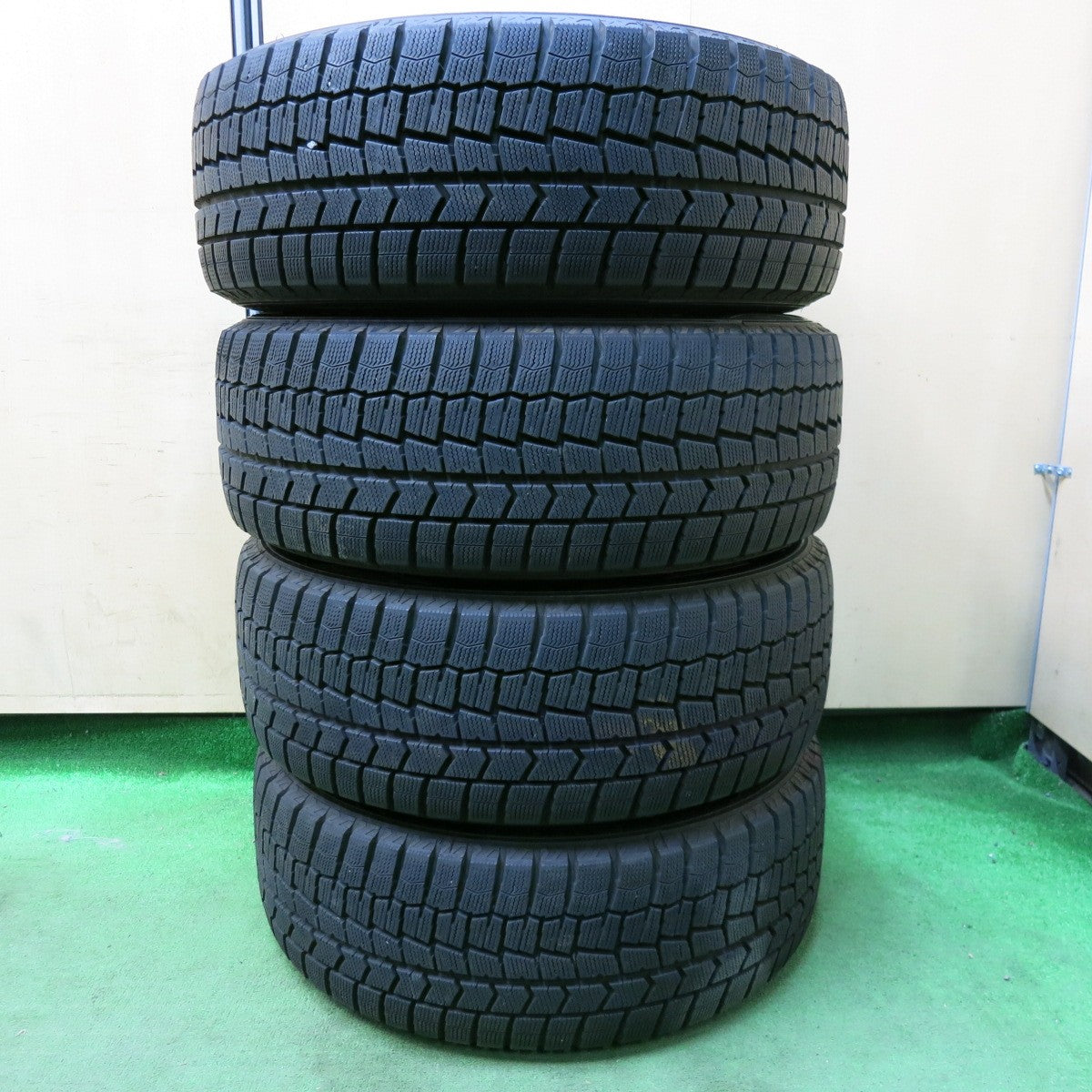 [送料無料] バリ溝！キレイ！9.5分★ベンツ 等 AGA TARGA 225/55R17 スタッドレス ダンロップ ウインターマックス WM02 17インチ PCD112/5H★4121108SYス