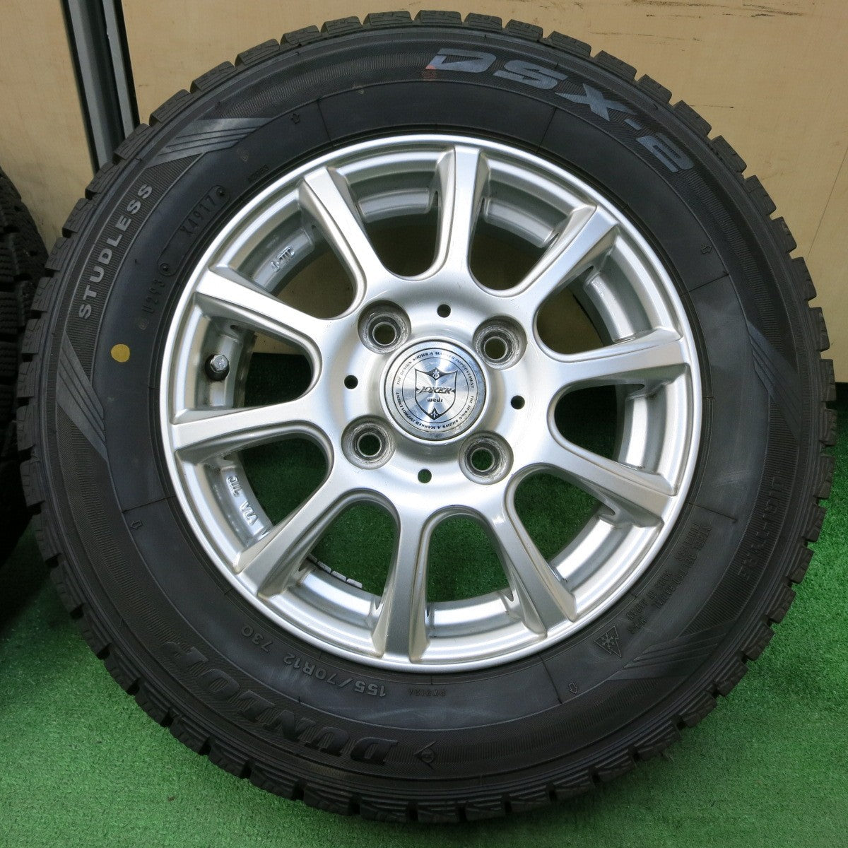 *送料無料* バリ溝！ほぼ10分★スタッドレス 155/70R12 ダンロップ DSX-2 JOKER ジョーカー 12インチ PCD100/4H★4050214イス