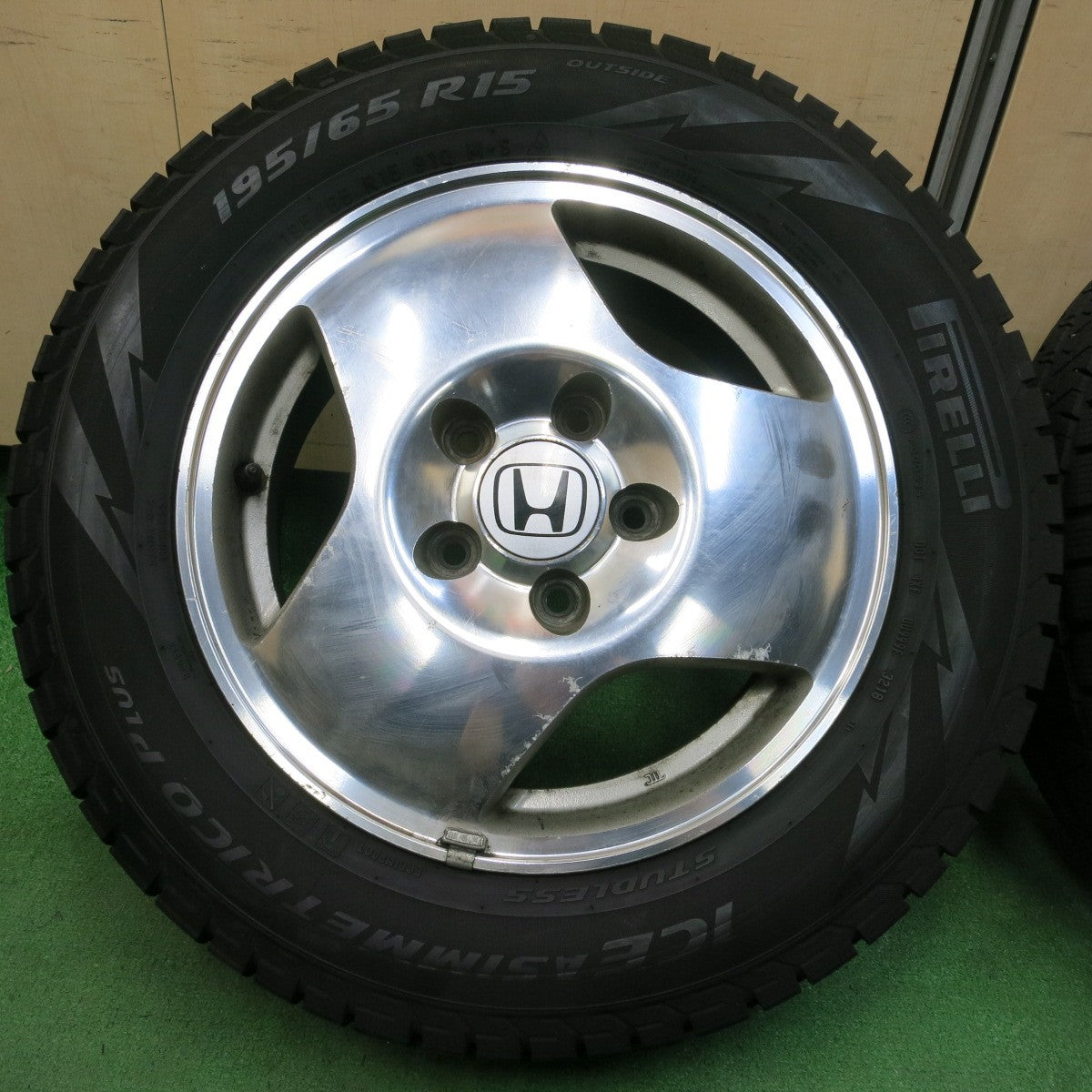 *送料無料* バリ溝！9.5分以上★ホンダ ステップワゴン 純正 195/65R15 スタッドレス ピレリ アイスアシンメトリコ プラス  PCD114.3/5H★4041002イス