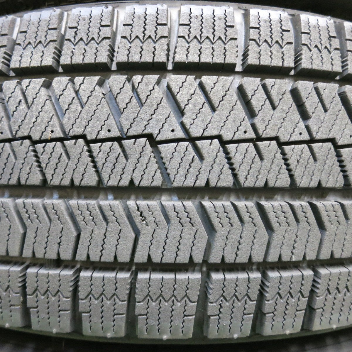 *送料無料* バリ溝！キレイ！9.5分★スタッドレス 195/65R16 ブリヂストン ブリザック VRX2 BALMINUM バルミナ 16インチ  PCD100/4H★4040614イス