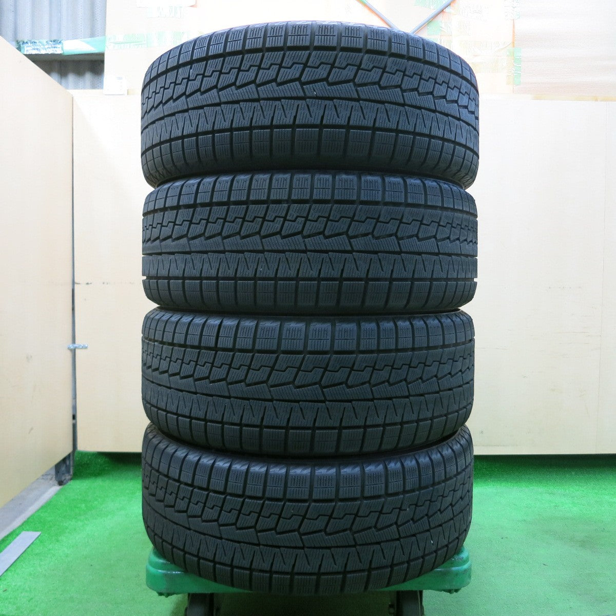 *送料無料* 超バリ溝！22年！キレイ！ほぼ10分★スタッドレス 225/45R18 ヨコハマ アイスガード iG70 ESTROSA エステローザ 18インチ PCD114.3/5H★4041309イス