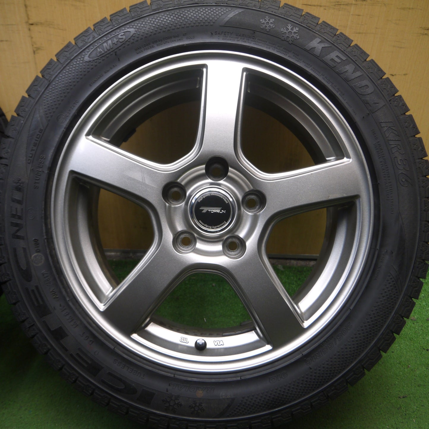 *送料無料* キレイ★スタッドレス 205/55R16 ケンダ KR36 アイステック ネオ TOPRUN トップラン 16インチ PCD114.3/5H★4053109Hス