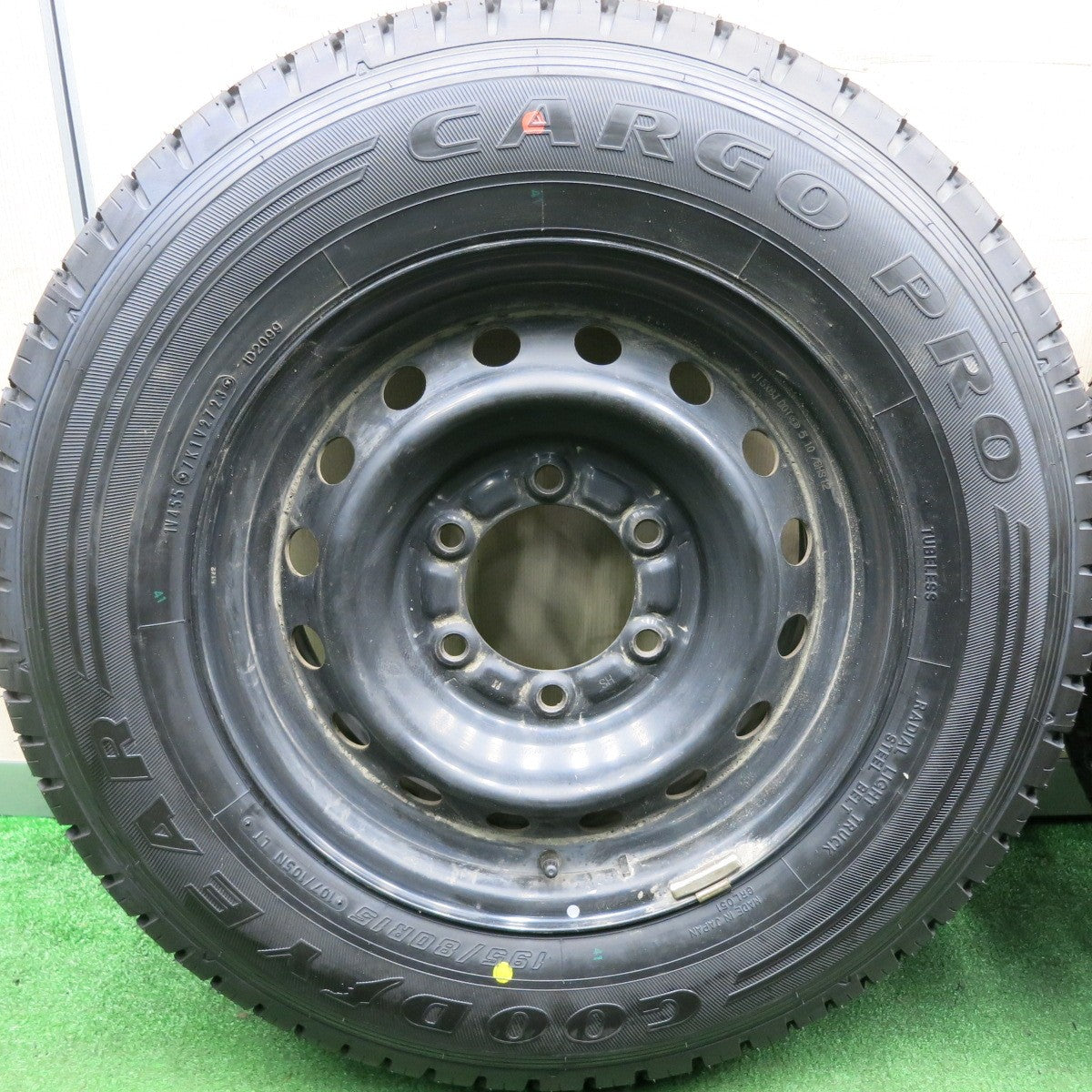 *送料無料* タイヤ未使用！23年★ハイエース 純正 195/80R15 グッドイヤー CARGO PRO カーゴ プロ スチール 15インチ PCD139.7/6H★4051308HAノ