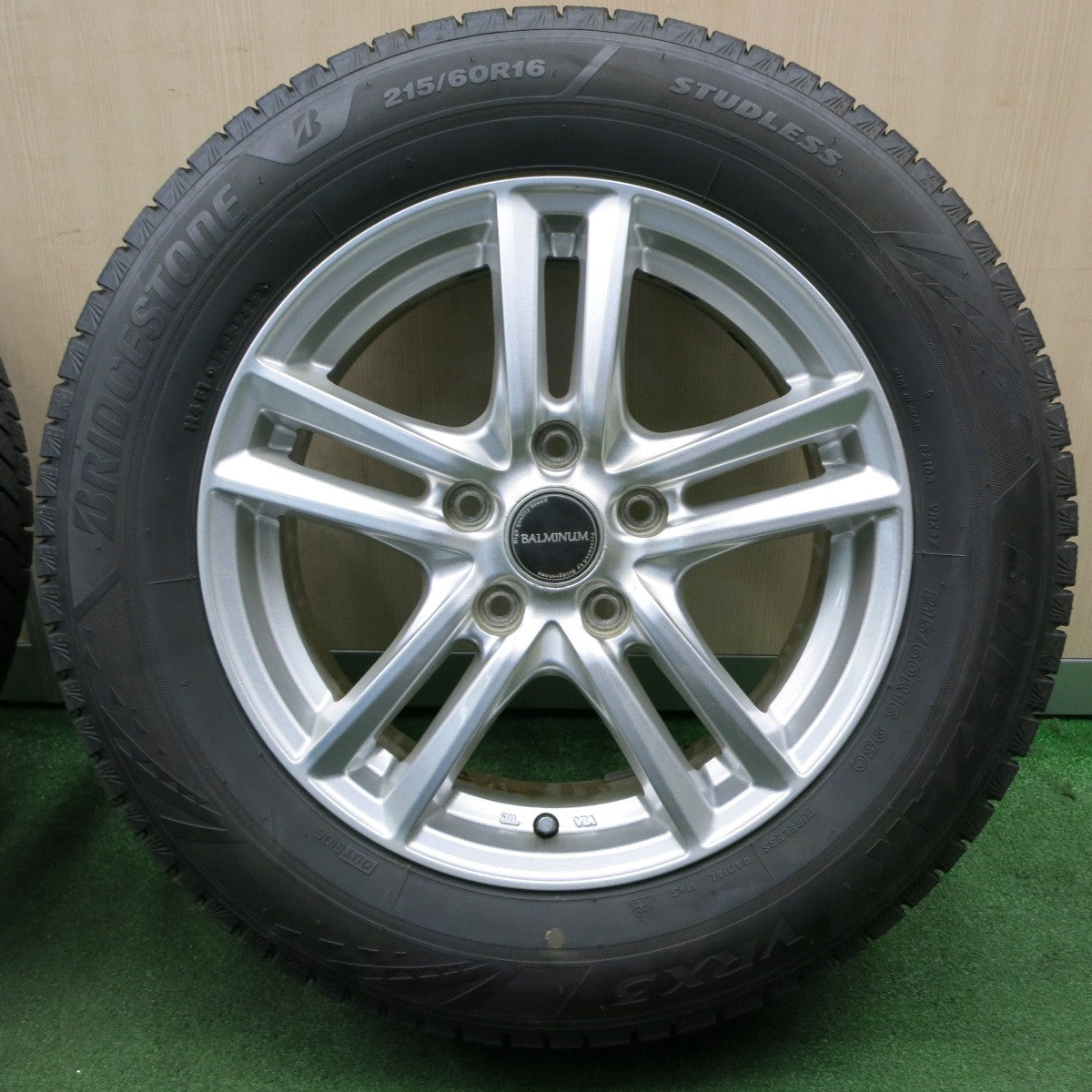 *送料無料* バリ溝！22年！9.5分★スタッドレス 215/60R16 ブリヂストン ブリザック VRX3 BALMINUM バルミナ 16インチ PCD114.3/5H★4051402NJス